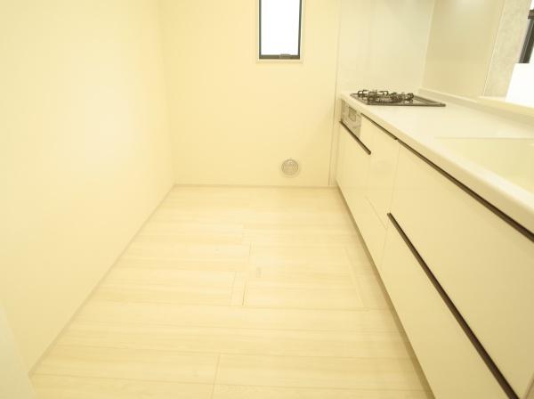 小平市仲町の新築一戸建のキッチン画像