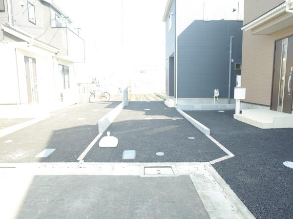 小平市上水新町２丁目の新築一戸建の駐車場画像