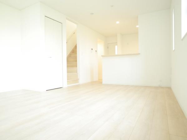 小平市上水新町２丁目の新築一戸建のリビング画像
