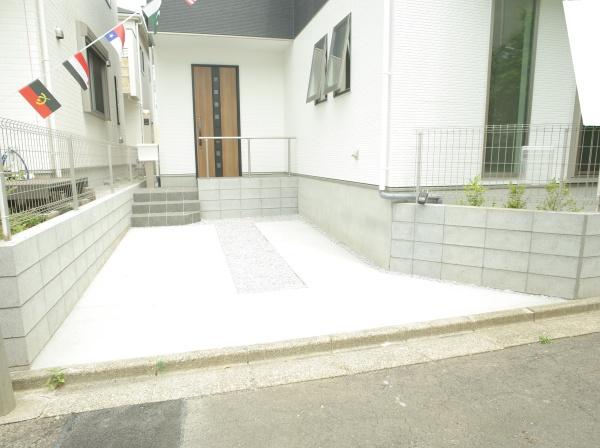 小平市学園西町２丁目の新築一戸建の駐車場画像