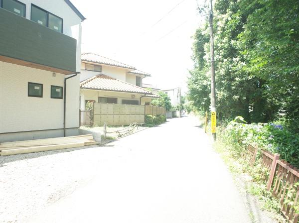小平市小川西町３丁目の新築一戸建の前面道路含む現地写真画像