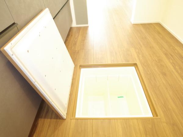 小平市学園東町の新築一戸建のキッチン画像