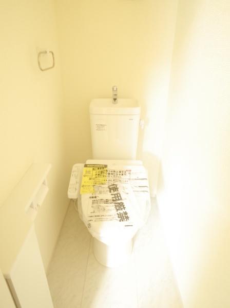 小平市学園東町の新築一戸建のトイレ画像