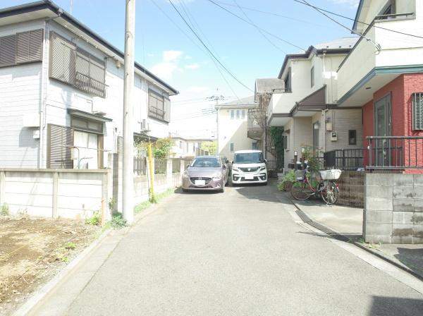 小平市大沼町５丁目の中古一戸建の前面道路含む現地写真画像