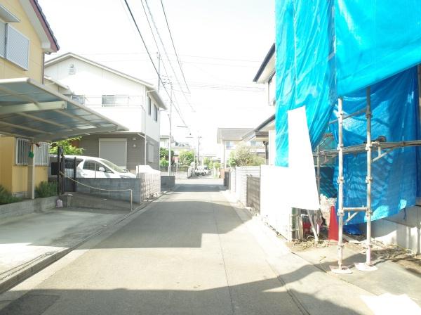 小平市小川西町５丁目の新築一戸建の前面道路含む現地写真画像