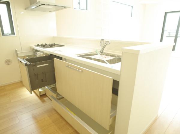 小平市小川西町５丁目の新築一戸建のキッチン画像