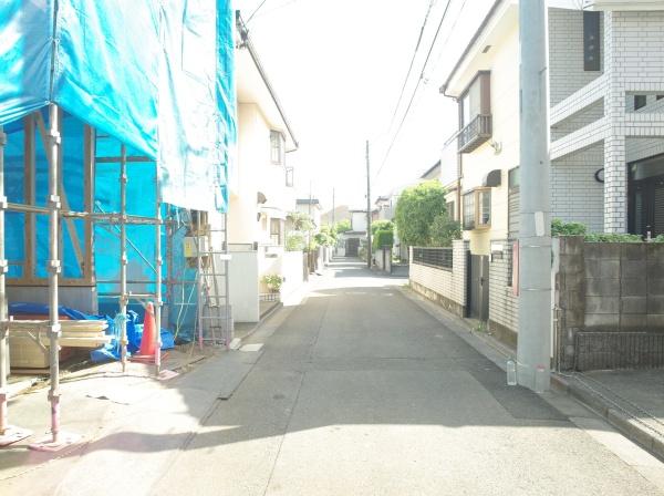 小平市小川西町５丁目の新築一戸建の前面道路含む現地写真画像