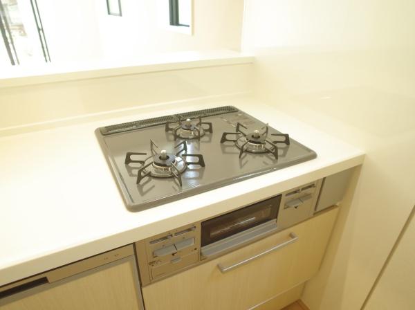 小平市仲町の新築一戸建のキッチン画像