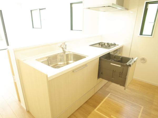 小平市仲町の新築一戸建のキッチン画像