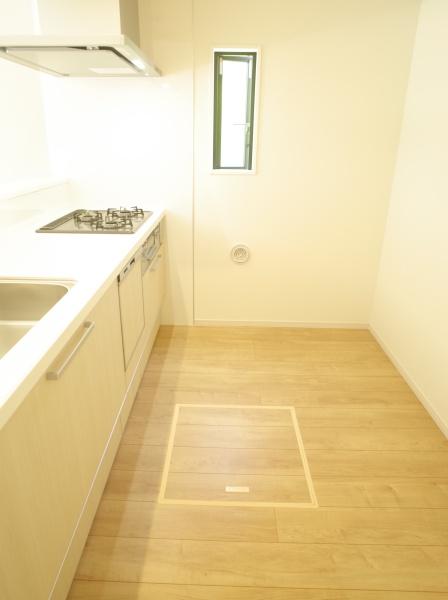 小平市仲町の新築一戸建のキッチン画像