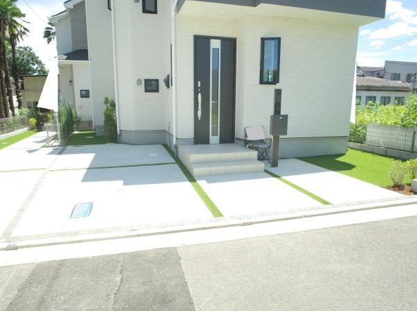 小平市仲町の新築一戸建の駐車場画像