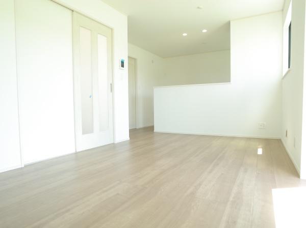 小平市仲町の新築一戸建のリビング画像