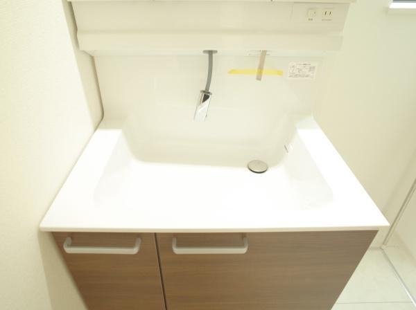 小平市上水新町２丁目の新築一戸建の洗面台・洗面所画像