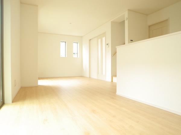 小平市上水新町２丁目の新築一戸建のリビング画像