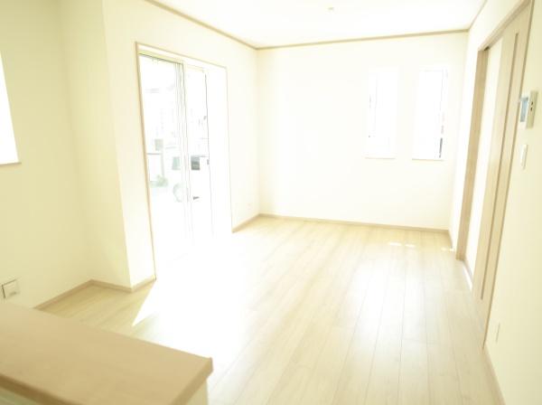 小平市小川西町５丁目の新築一戸建のリビング画像