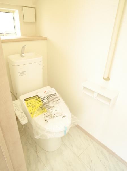 小平市小川西町５丁目の新築一戸建のトイレ画像