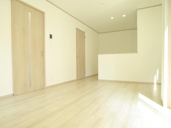 小平市小川西町５丁目の新築一戸建のリビング画像
