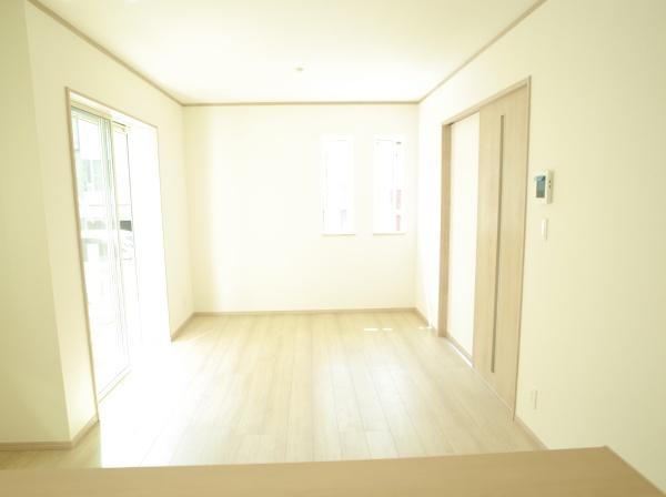 小平市小川西町５丁目の新築一戸建のリビング画像