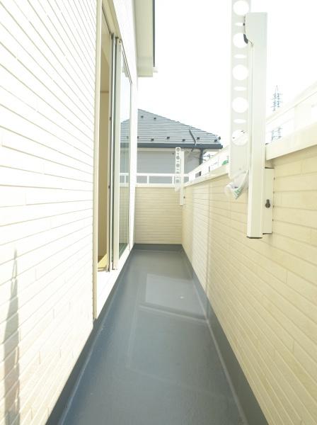 小平市小川西町５丁目の新築一戸建のバルコニー画像
