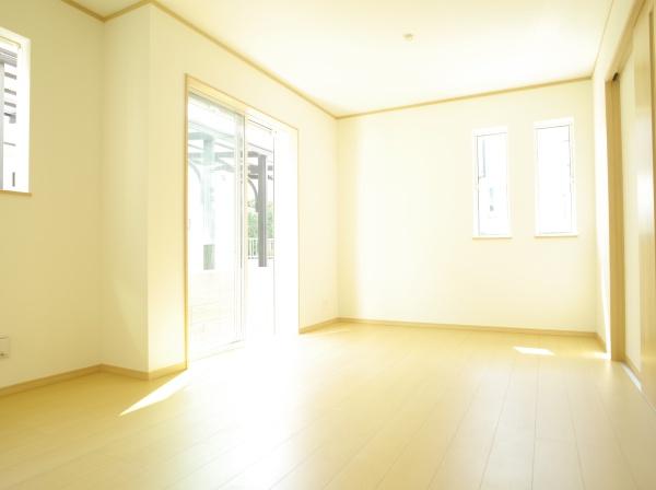 小平市小川西町５丁目の新築一戸建のリビング画像