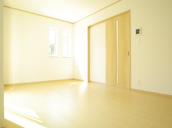 小平市小川西町５丁目の新築一戸建のリビング画像