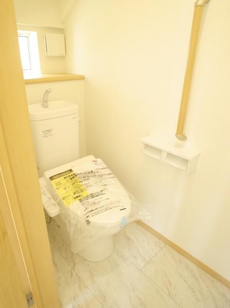 小平市小川西町５丁目の新築一戸建のトイレ画像