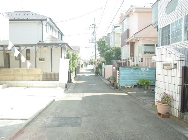 小平市小川西町５丁目の新築一戸建の前面道路含む現地写真画像