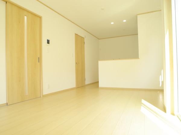 小平市小川西町５丁目の新築一戸建のリビング画像
