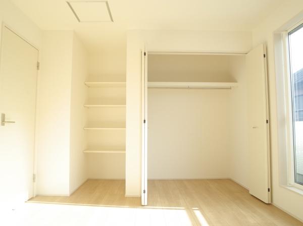 小平市学園西町２丁目の新築一戸建の収納画像