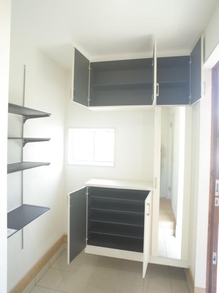 小平市学園西町２丁目の新築一戸建の玄関画像