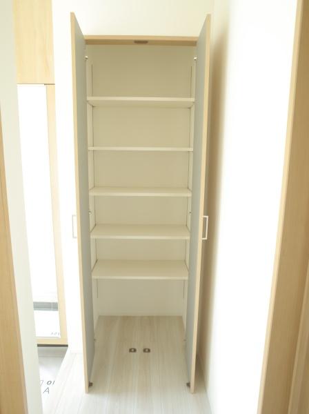 小平市仲町の新築一戸建の玄関画像