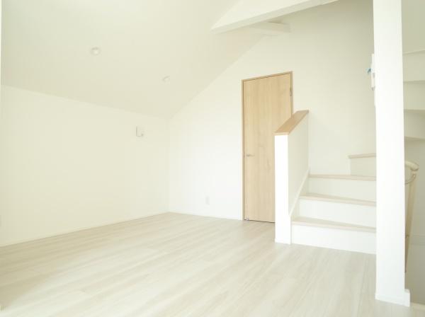 小平市仲町の新築一戸建のリビング画像
