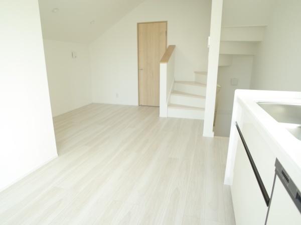 小平市仲町の新築一戸建のリビング画像