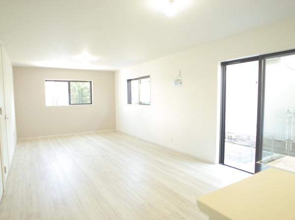 小平市上水新町2丁目の新築一戸建のリビング画像