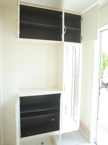 東村山市富士見町2丁目の中古一戸建の玄関画像