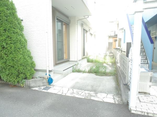 東村山市富士見町2丁目の中古一戸建の駐車場画像