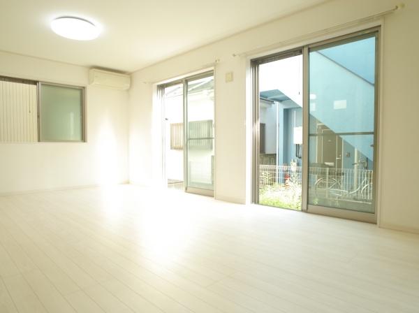 東村山市富士見町2丁目の中古一戸建のリビング画像