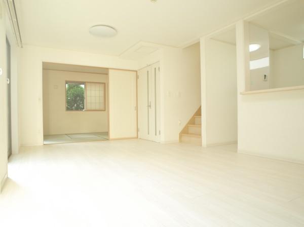 東村山市富士見町2丁目の中古一戸建のリビング画像