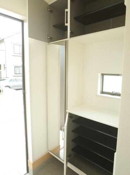 小平市美園町３丁目の新築一戸建の玄関画像