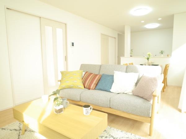 小平市美園町３丁目の新築一戸建のリビング画像