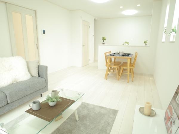 小平市美園町３丁目の新築一戸建のリビング画像