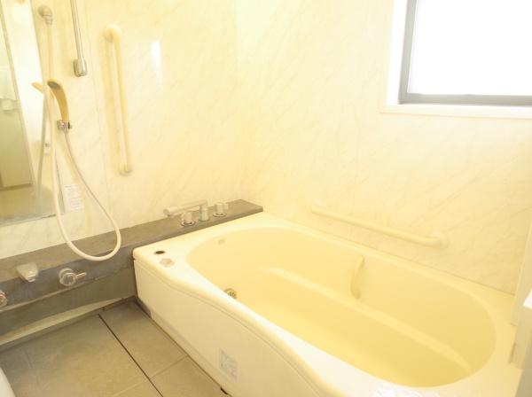 小平市小川町2丁目の中古一戸建のバス画像