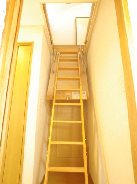 小平市小川町2丁目の中古一戸建の収納画像