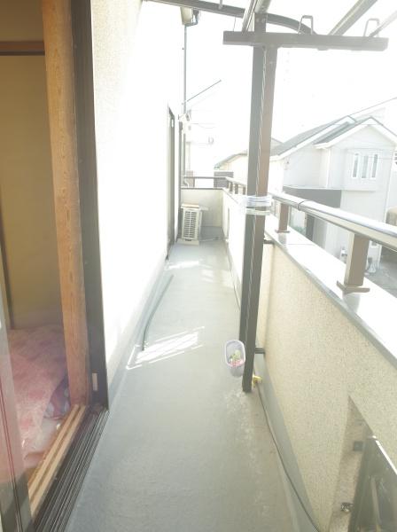 小平市小川町2丁目の中古一戸建のバルコニー画像