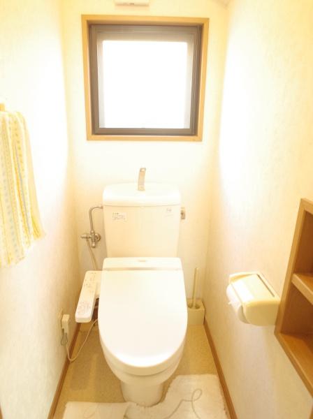小平市小川町2丁目の中古一戸建のトイレ画像