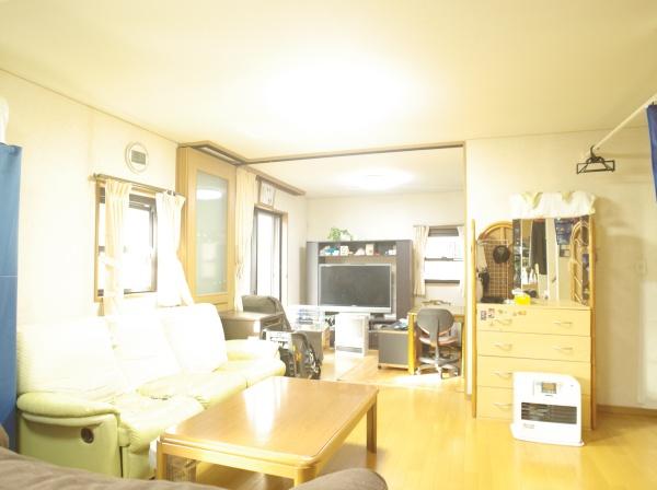 小平市小川町2丁目の中古一戸建のリビング画像