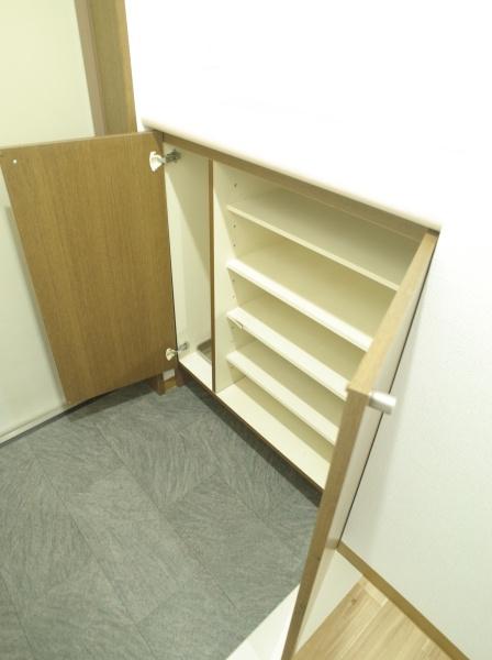 ルミナス小平弐番館の玄関画像