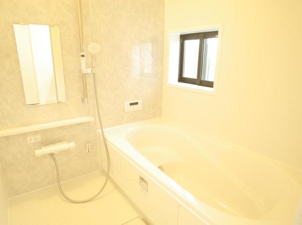 小平市小川町1丁目の新築一戸建のバス画像