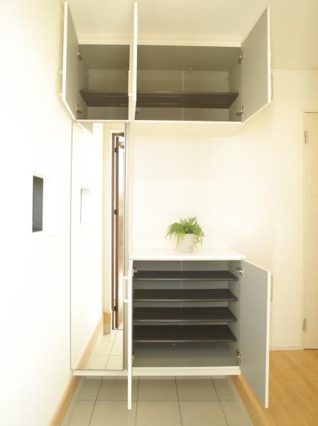 小平市小川町1丁目の新築一戸建の玄関画像