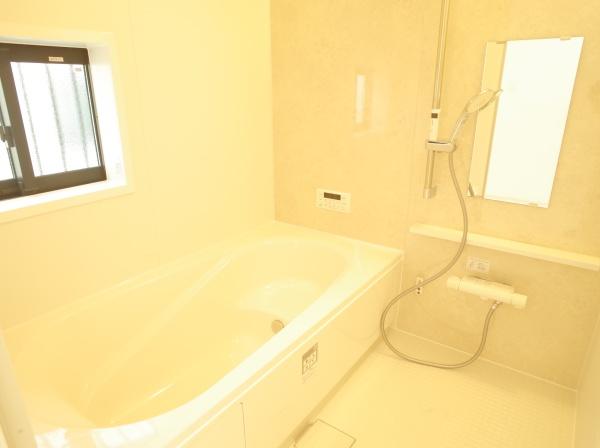 小平市小川町1丁目の新築一戸建のバス画像